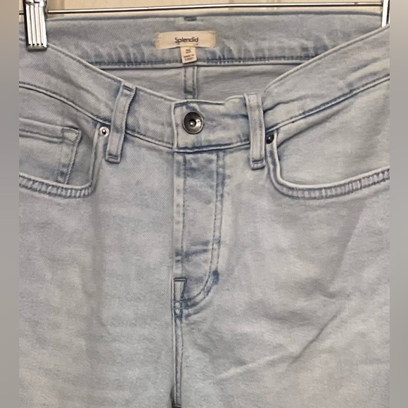NWT- women’s 25
splendid jeans
Faded blue
Mid - Rise Crop - Picture 6 of 10